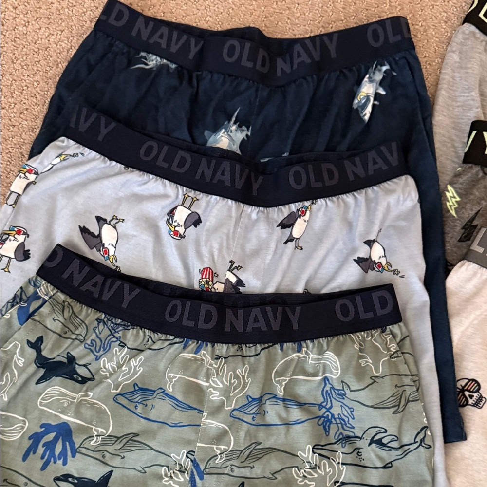 Old Navy Boys' pajama shorts - Picture 2 of 4
